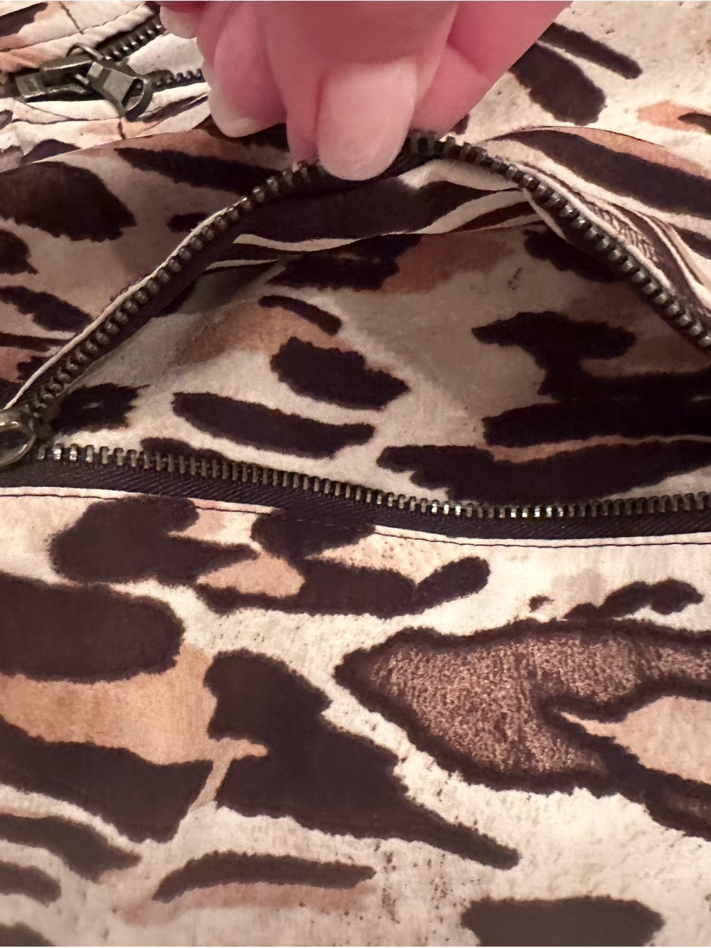 Chico’s Zenergy Leopard Print Full Zip Jacket Hip Length Pockets Sz 3 -Lg - Picture 9 of 10